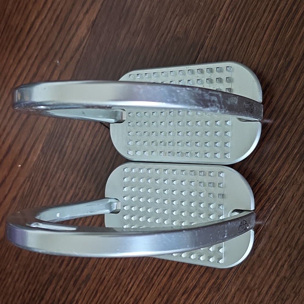 Alfa jump stirrups - Flat base - Picture 2 of 15
